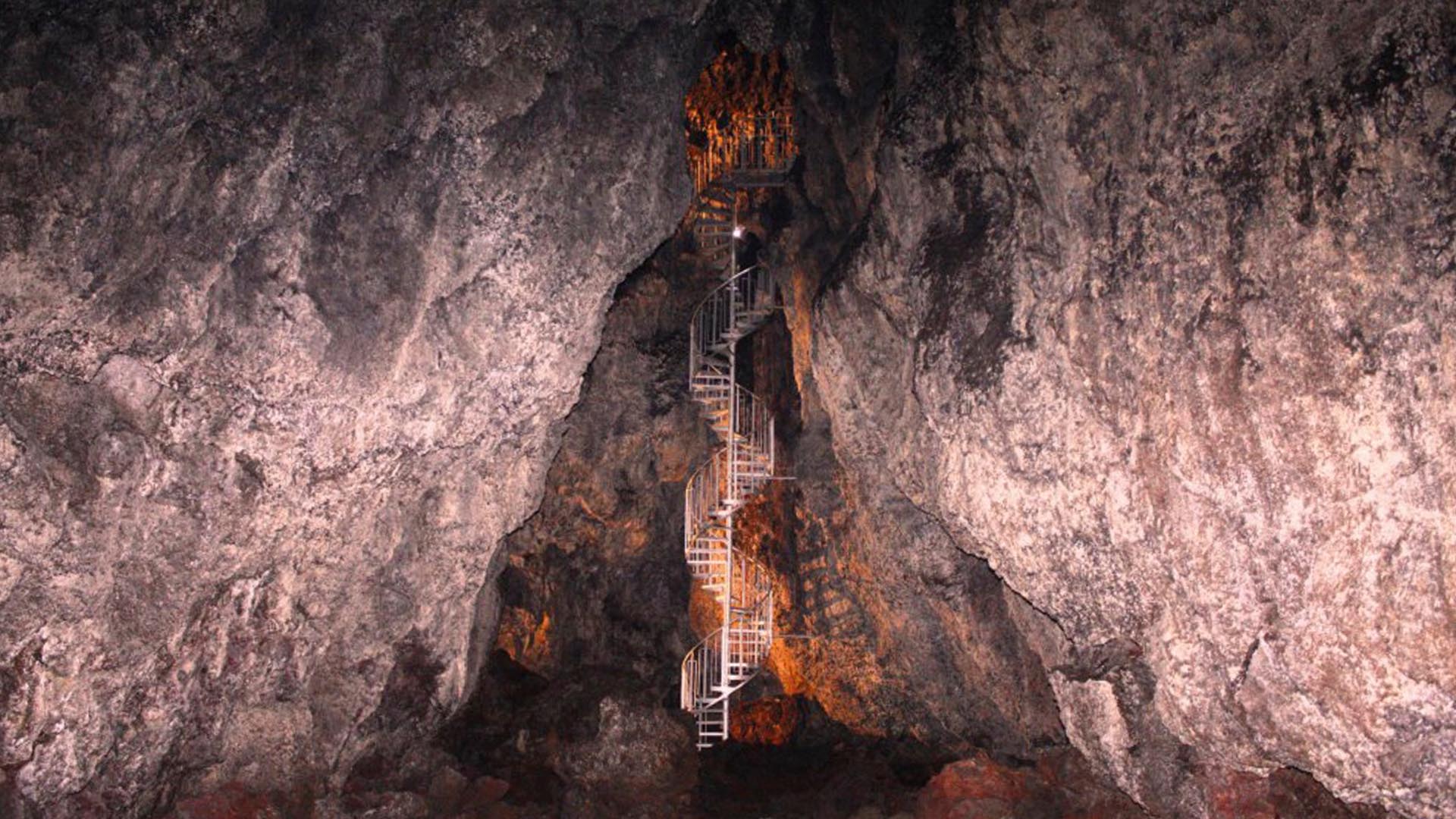 Vatnshellir Lava Cave
