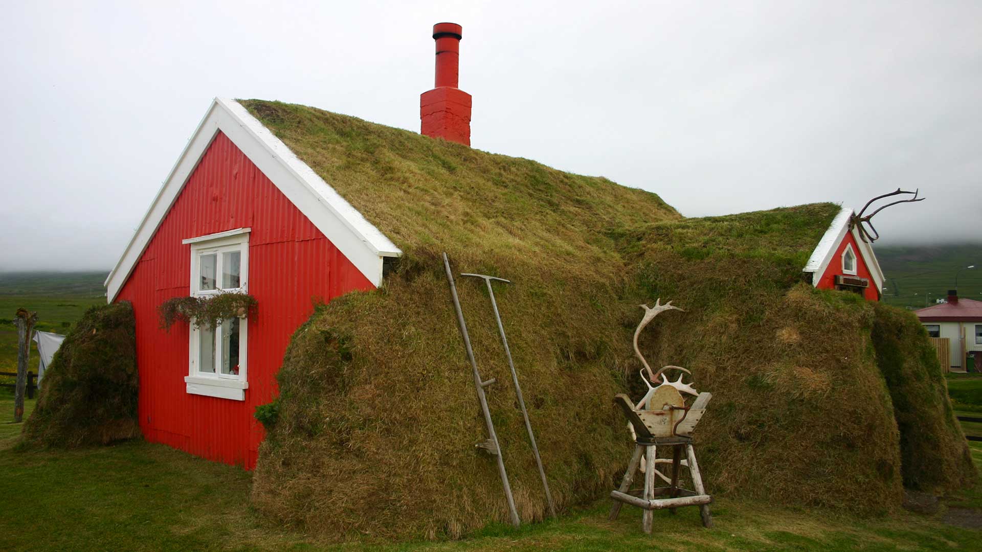 Bakkagerði Red Turf House - East Iceland