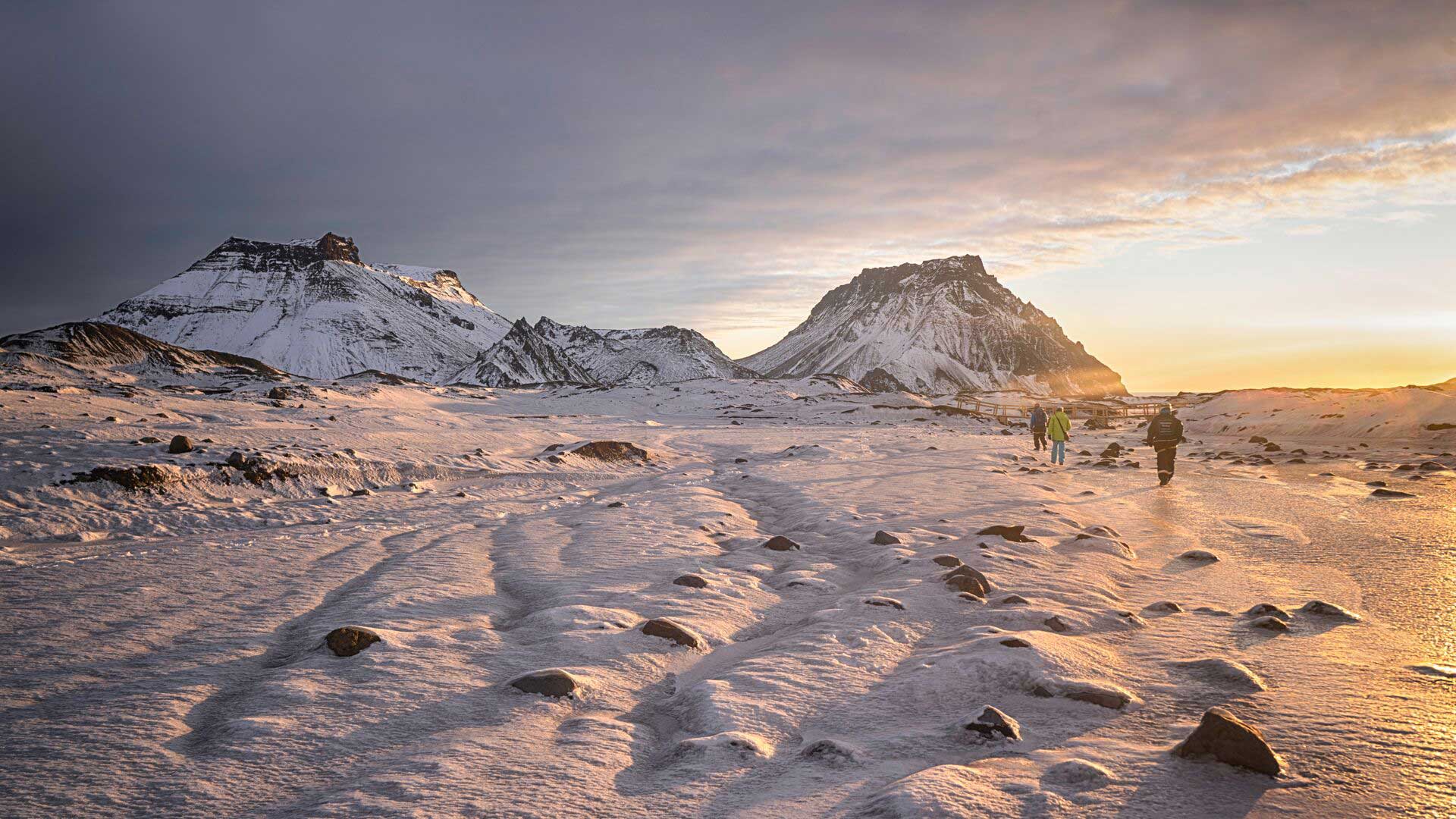 Iceland Private Tours with Personal Driver Guide 2023/2024/2025