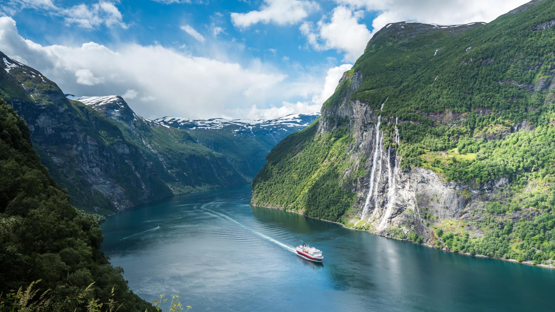 Cruise boat on Geirangerfjord passing Seven Sisters waterfall?400x200;crop